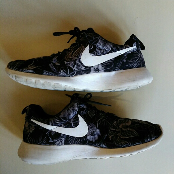 🎇HOST PICK🎇 Nike Rocherun Print CoolGrey floral - Picture 4 of 8
